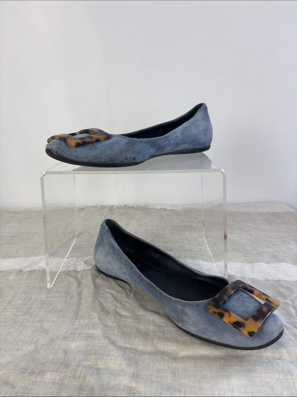 ROGER VIVIER BLUE SUEDE W TORTOISE BUCKLE FLATS